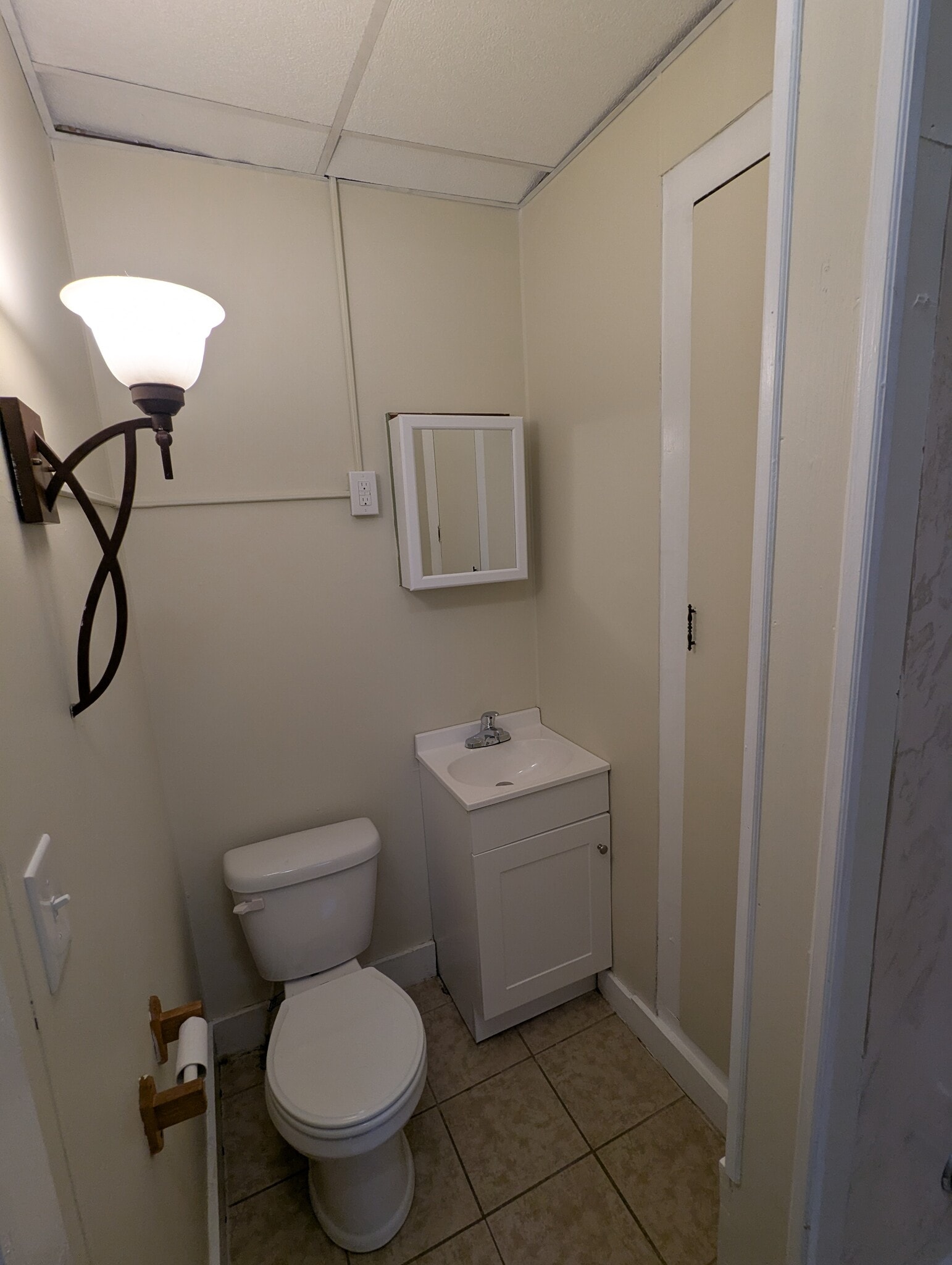 Building Photo - 2679 Riverside Dr