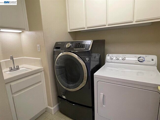 Building Photo - 9332 Mediar Dr