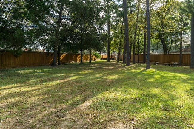 Building Photo - 726 Thistlewood Dr