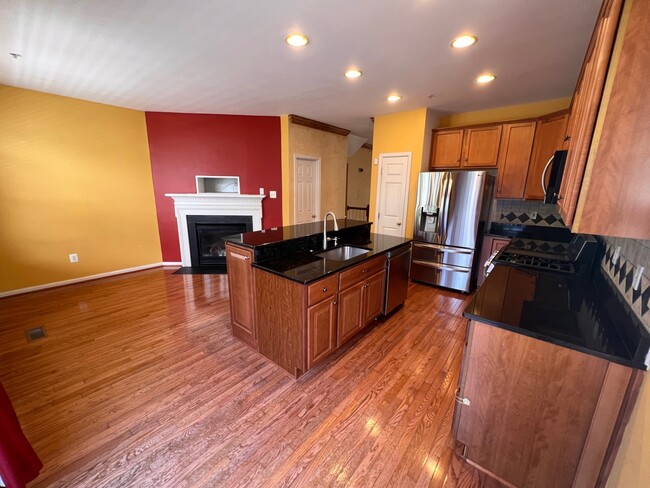 Building Photo - 700 Crooked Creek Dr