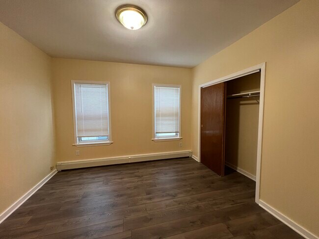 Building Photo - 225 Holland St