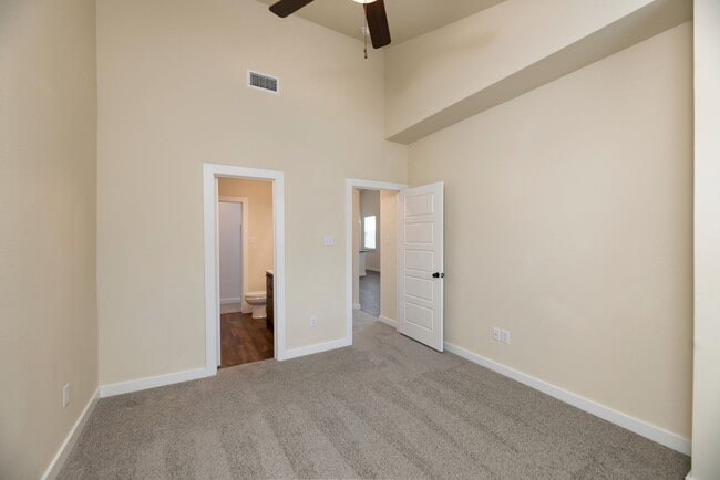 Building Photo - AVAILABLE NOW! GORGEOUS 2 BEDROOM FOUR PLEX LOCATED IN MIDLOTHIAN ISD!