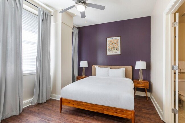 Building Photo - 925 Common St