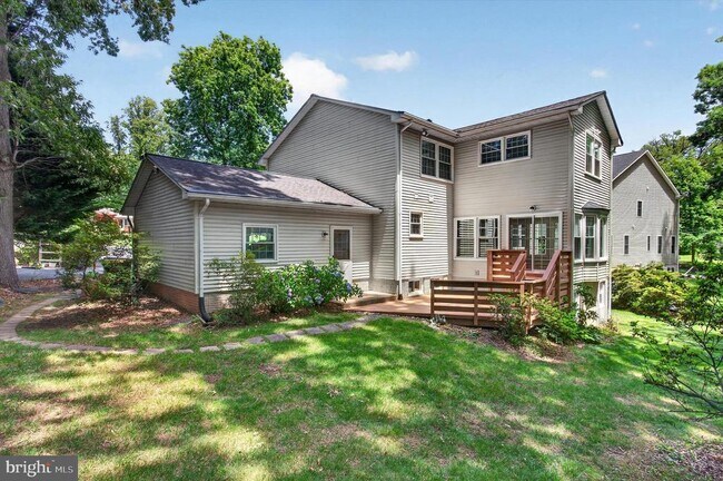 Building Photo - 8405 Overlook St