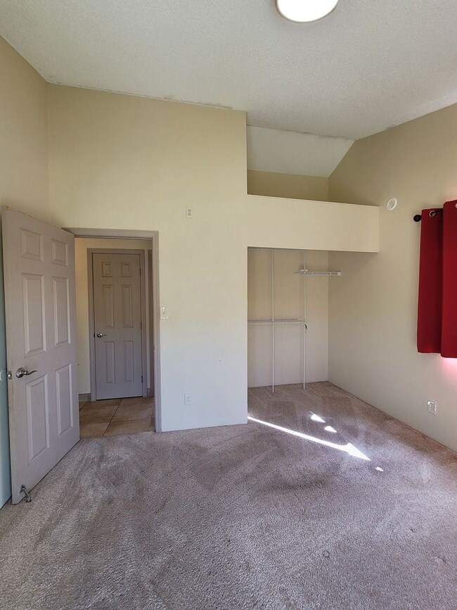 Building Photo - 3 Bedroom 1.5 Bathroom Main House in Waikapu