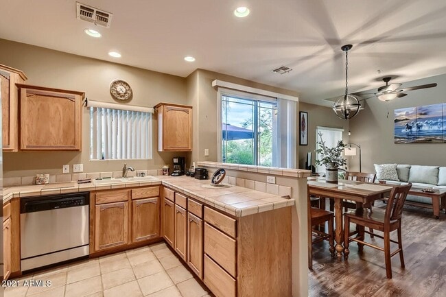 Building Photo - 9750 N Monterey Dr