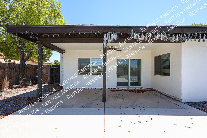 Building Photo - 2902 W Straford Dr