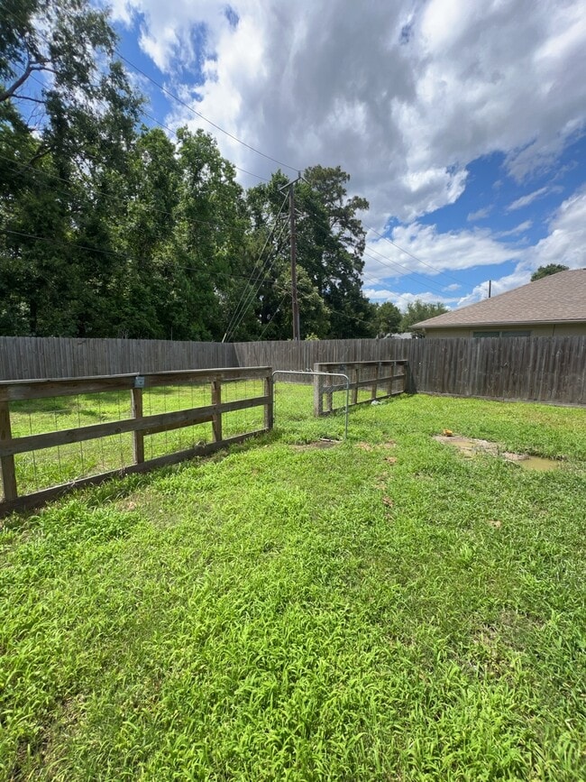 Building Photo - 24407 Strong Pine Dr