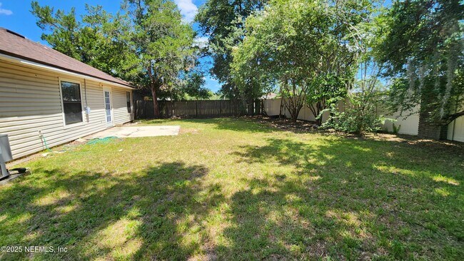 Building Photo - 8800 Mountain Lake Dr S