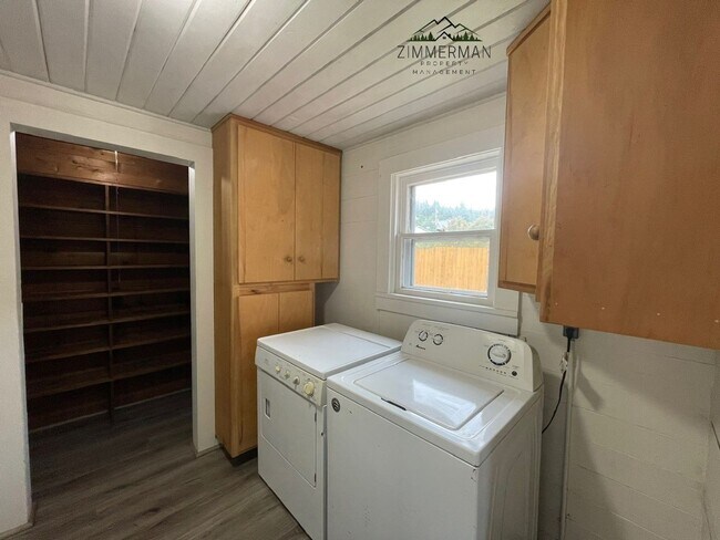 Building Photo - 2 Bedroom for Rent in Cottage Grove