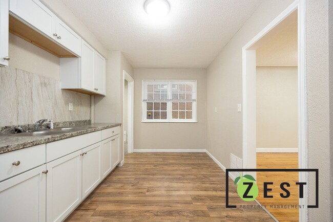Building Photo - MOVE IN READY! OPEN HOUSE THURSDAY JUNE 26...