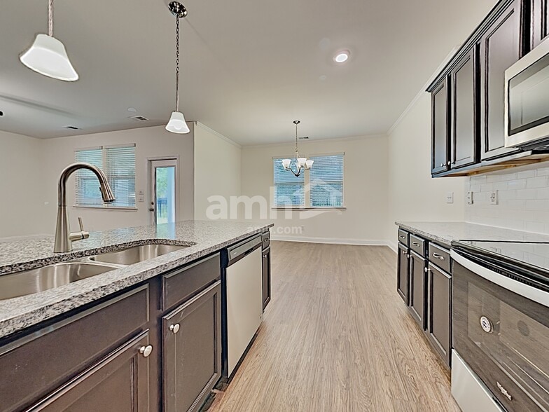 Building Photo - 120 Sweet Gum Dr