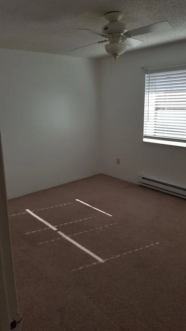 Building Photo - Charming Golden Townhome!
