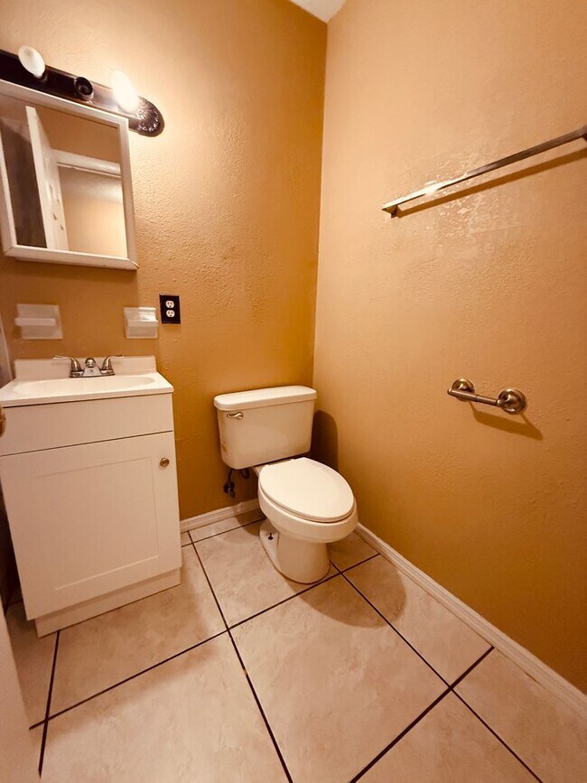 Building Photo - 3 BR / 1.5 BA HOME IN MELBOURNE