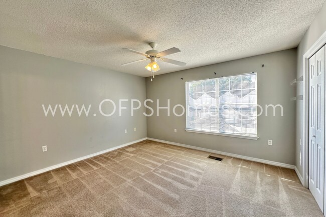 Building Photo - AVAILABLE NOW - Fort Walton Beach townhome!