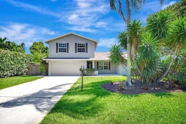 Building Photo - 4610 Pinetree Dr