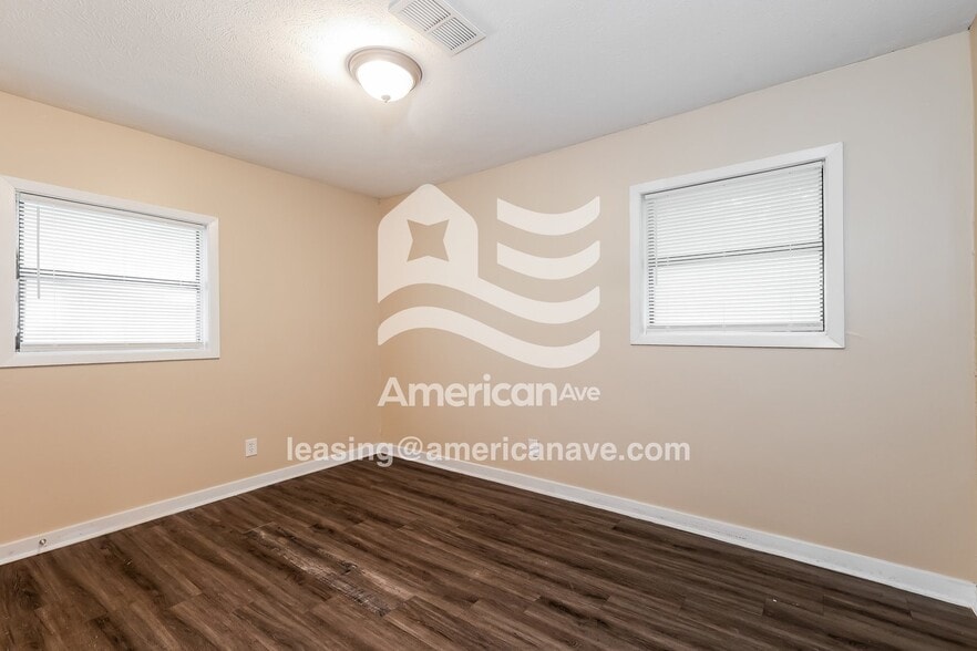 Building Photo - 475 Lowe Cir