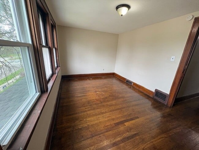 Building Photo - Spacious 3-Bedroom Home in West Akron with Appliances Included