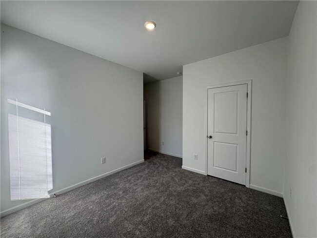 Building Photo - 516 Meadows Ln