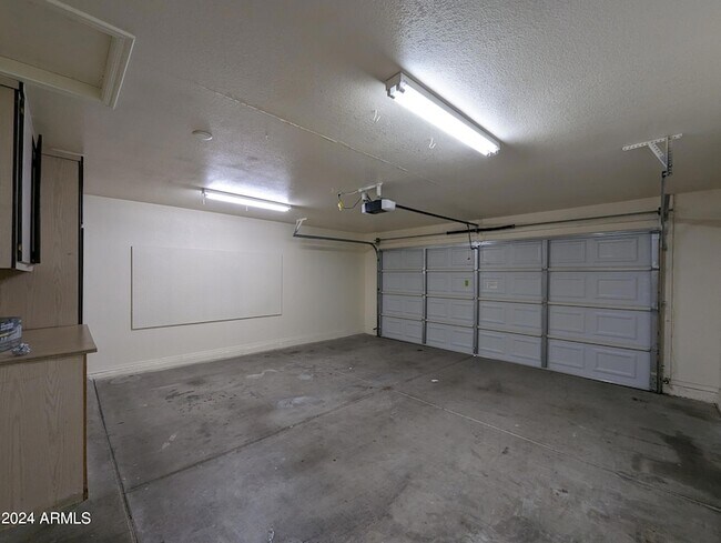 Building Photo - 11941 N 69th Ave