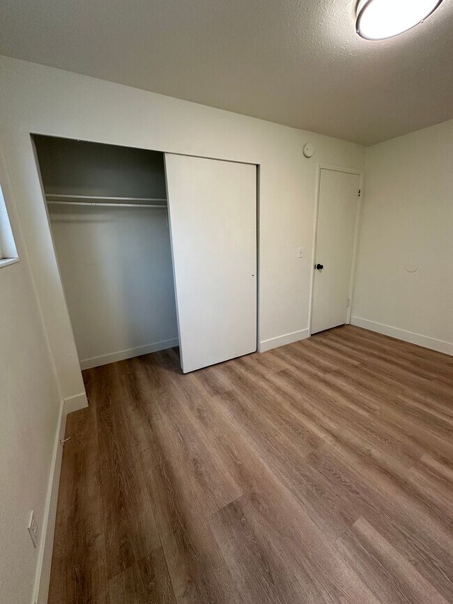 Building Photo - GET $500 OFF THE FIRST MONTHS RENT!!!