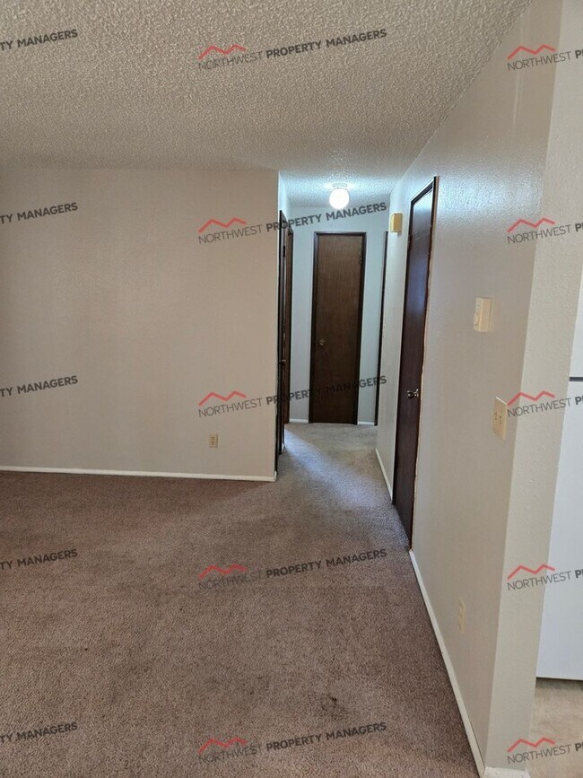 Building Photo - R40B