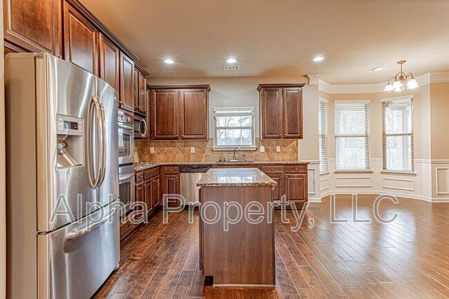 Building Photo - 256 Oak Branch Dr