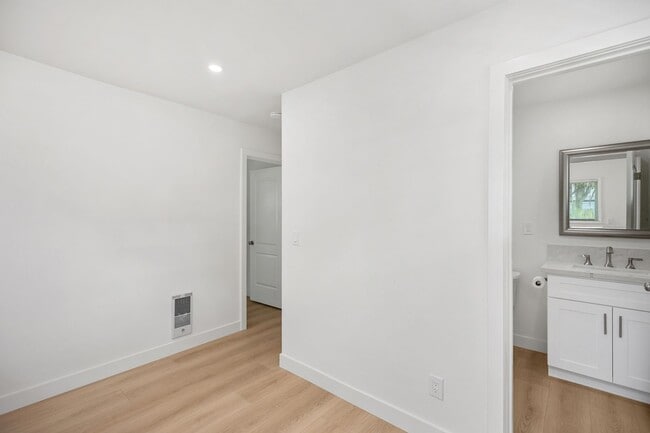 Building Photo - Coastal Living at Its Finest! Fully Remodeled!