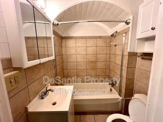 Building Photo - 1509 Hatteras St