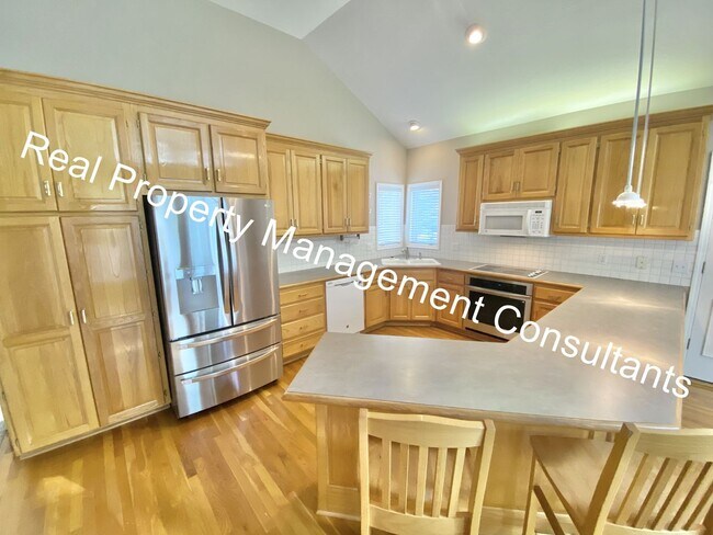 Building Photo - $1000 Move In Incentive on Lake Winnebago 3 Bedroom Home