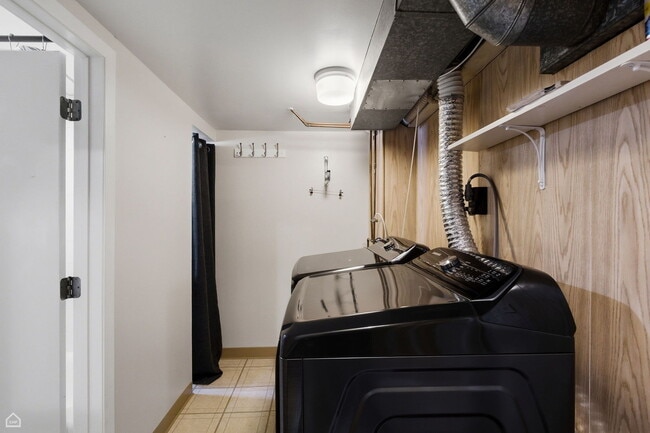 Building Photo - 1512 Mulford St