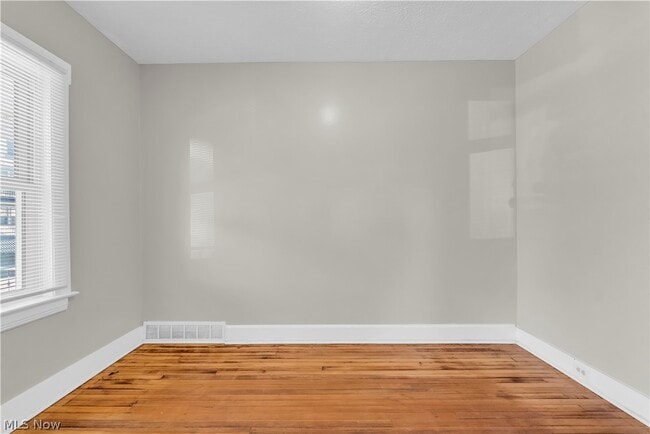 Building Photo - 4118 Clybourne Ave