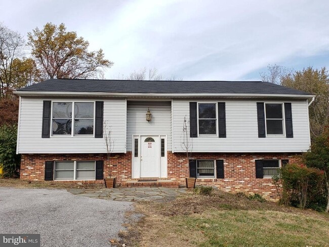 Building Photo - 724 Hillcrest Dr
