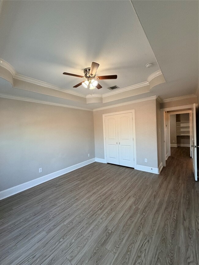 Building Photo - 2005 Pasadena Blvd