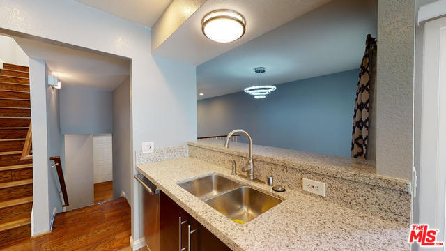 Building Photo - 5455 Sylmar Ave