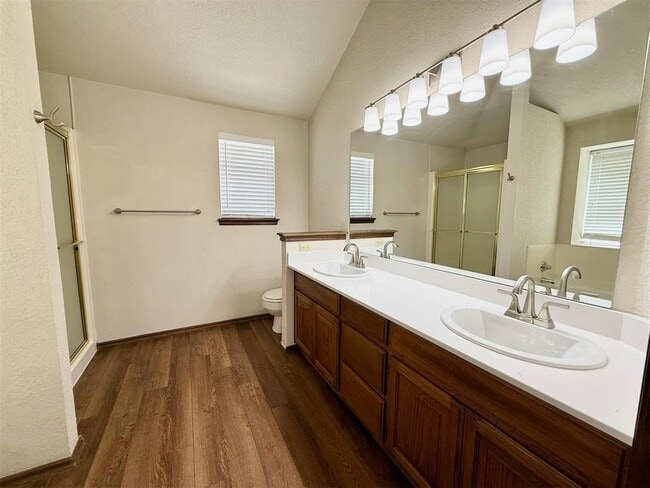 Building Photo - 304 Pine Cove Ct