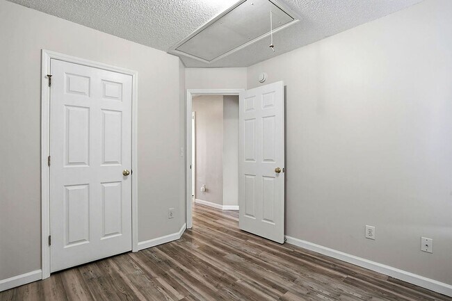 Building Photo - AVAILABLE NOW – INCENTIVES FOR THIS ONE!  $250 ADMIN FEE WAIVED- North Raleigh Location