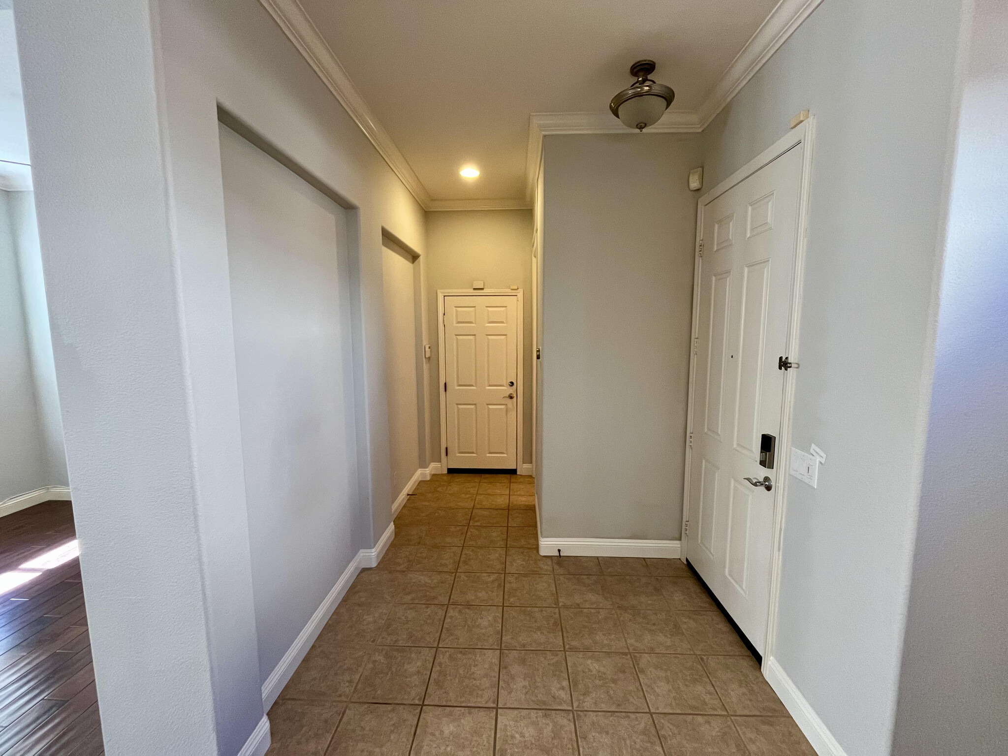 Building Photo - 5538 Coyote Ct