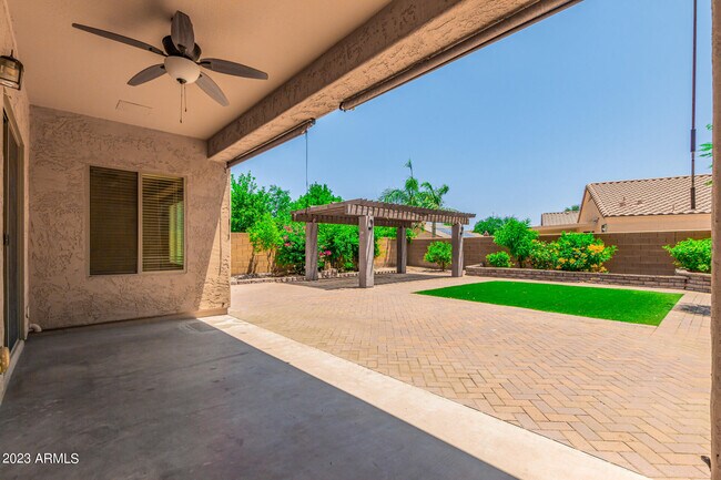 Building Photo - 2015 W Kathleen Rd