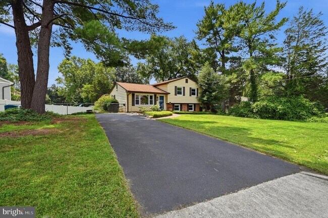 Building Photo - 6426 Carriage Dr