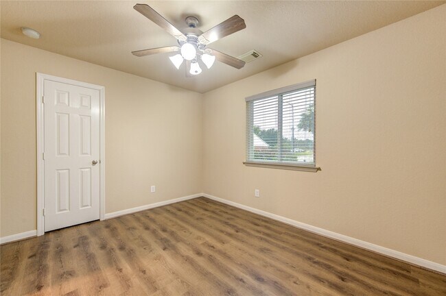 Building Photo - 16702 Grove Trail Ln