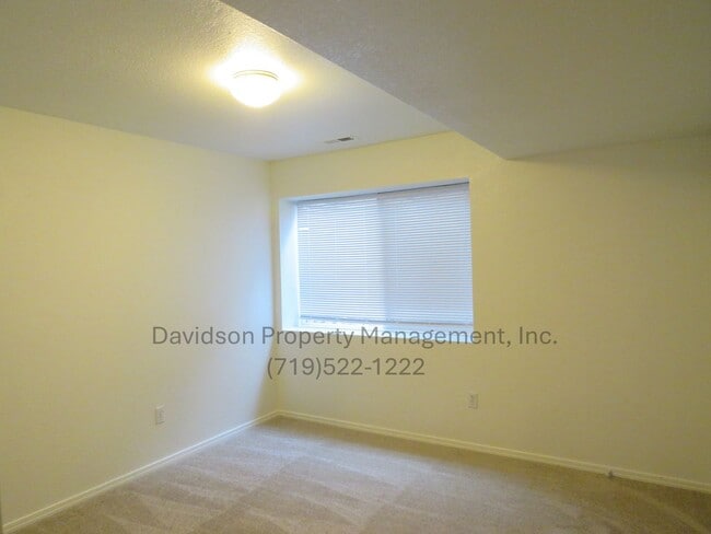 Building Photo - Great 3 Bedroom Condo the Briargate Area