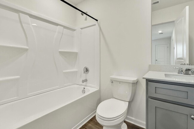 Building Photo - 5010 Highwood Dr