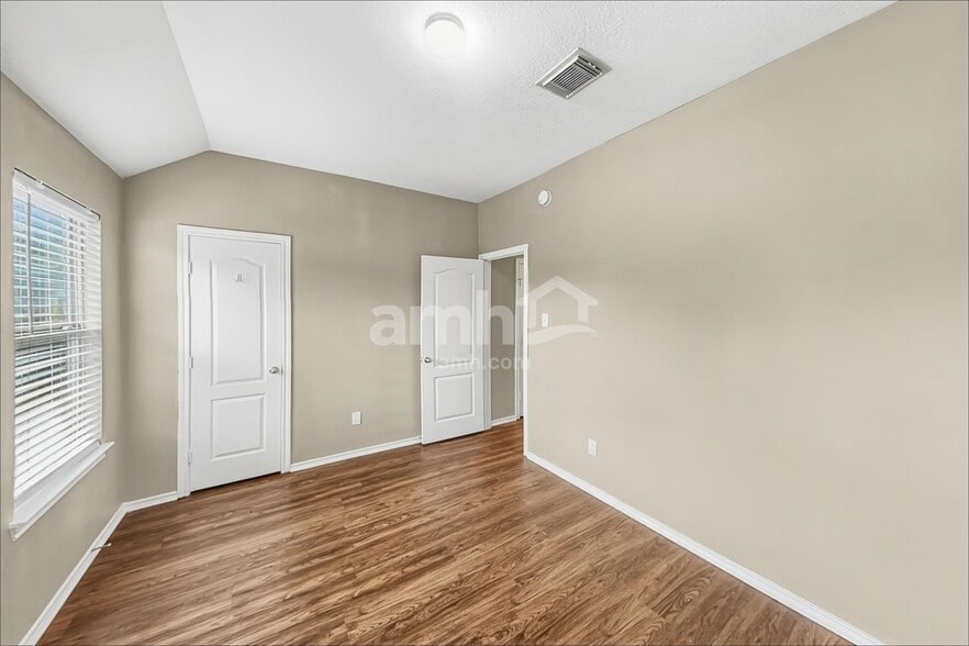 Building Photo - 26004 Castle Meadow Ln