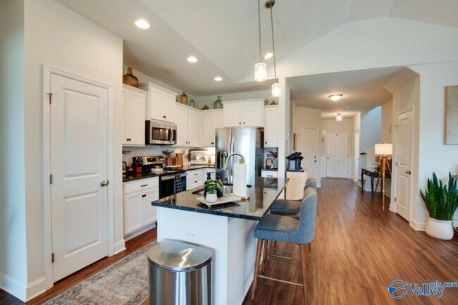 Building Photo - 12900 Tallulah Dr
