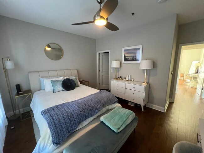 Building Photo - Awesome Urban Lofts Unit Available for Pre...