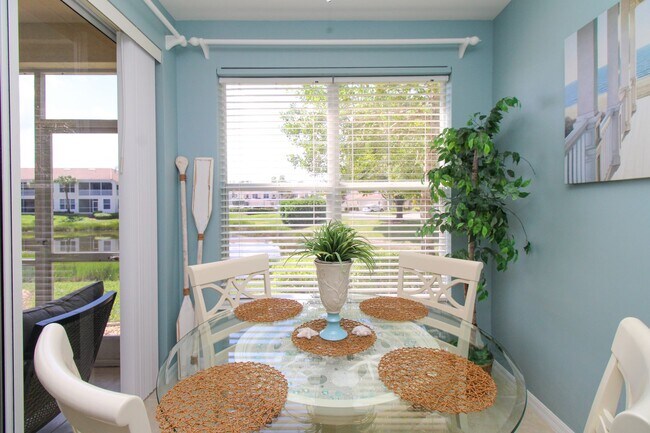 Building Photo - ** SPACIOUS 3 BED/2 BATH COACH HOME WITH T...