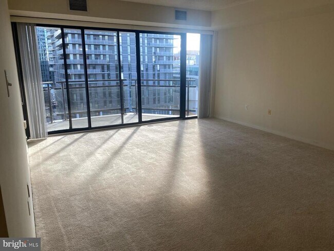 Building Photo - 1530 Key Blvd