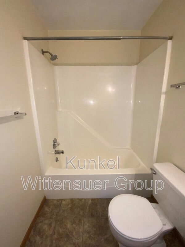 Building Photo - 700 Ganim Dr