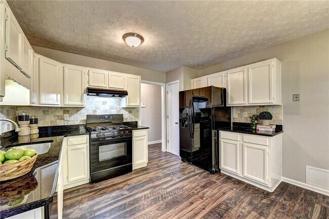 Building Photo - 235 Tanners Ct